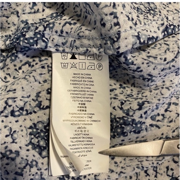 Michael Kors Blue & White Lace Up Front Ruffle Sleeve Blouse Size Medium - Picture 12 of 12